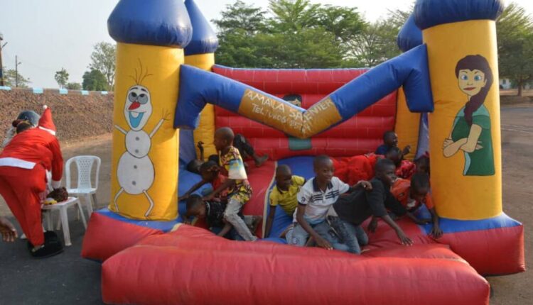 Army commander celebrates barracks children, harps on importance of education