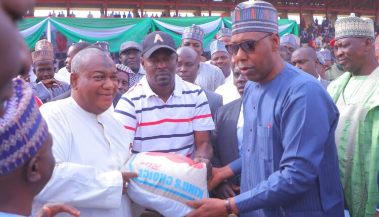 Zulum distributes food palliatives to 250,000 flood victims
