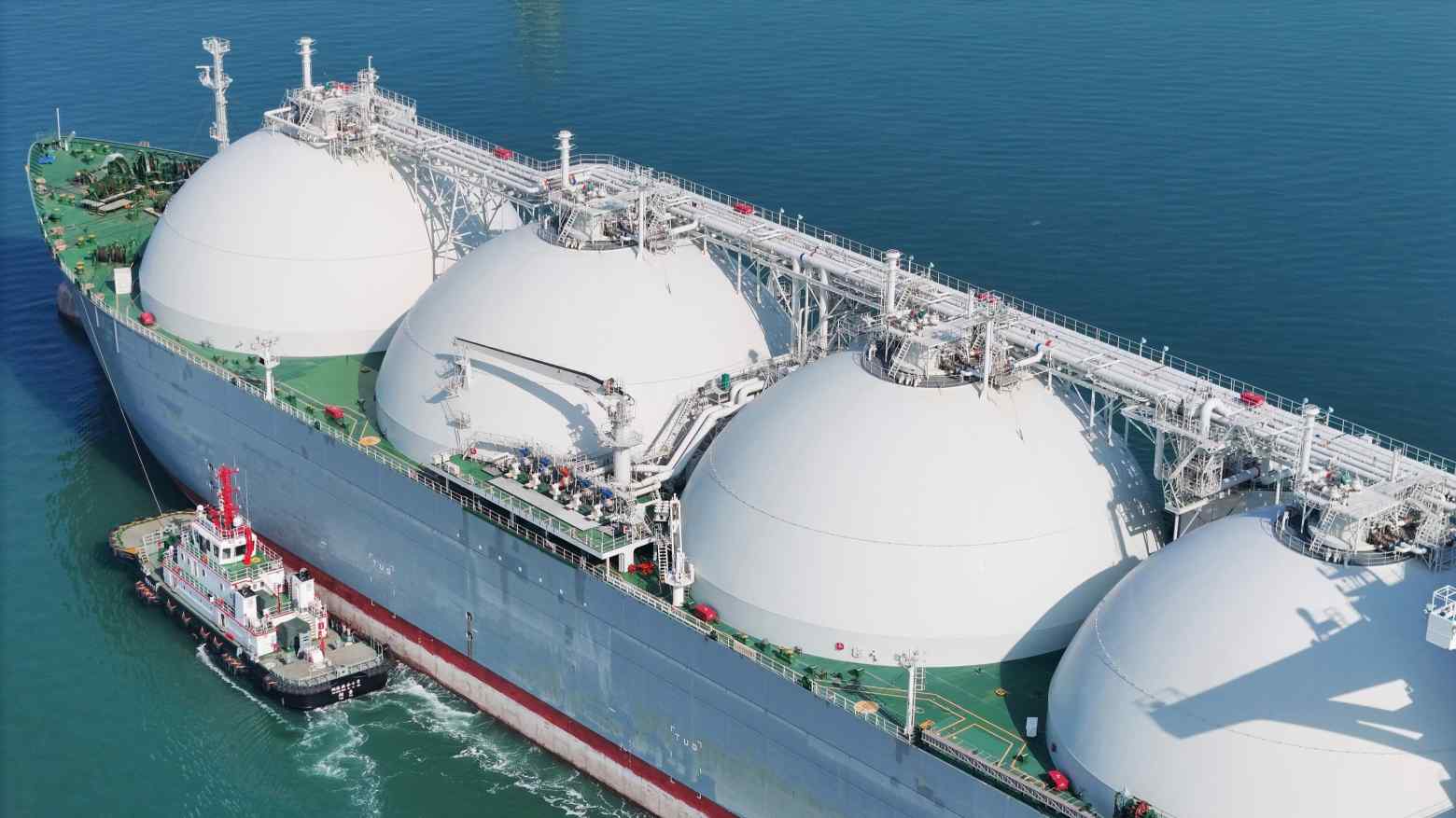 China Halts U.S. LNG Imports Amid Escalating Trade War, Cargoes Diverted to Europe
