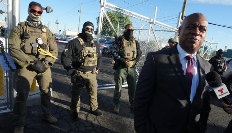 Newark Mayor Arrested During Attempted Entry Into Immigration Detention Centre