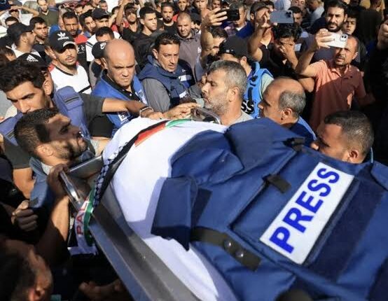 Journalists call on France to help evacuate collaborators from Gaza