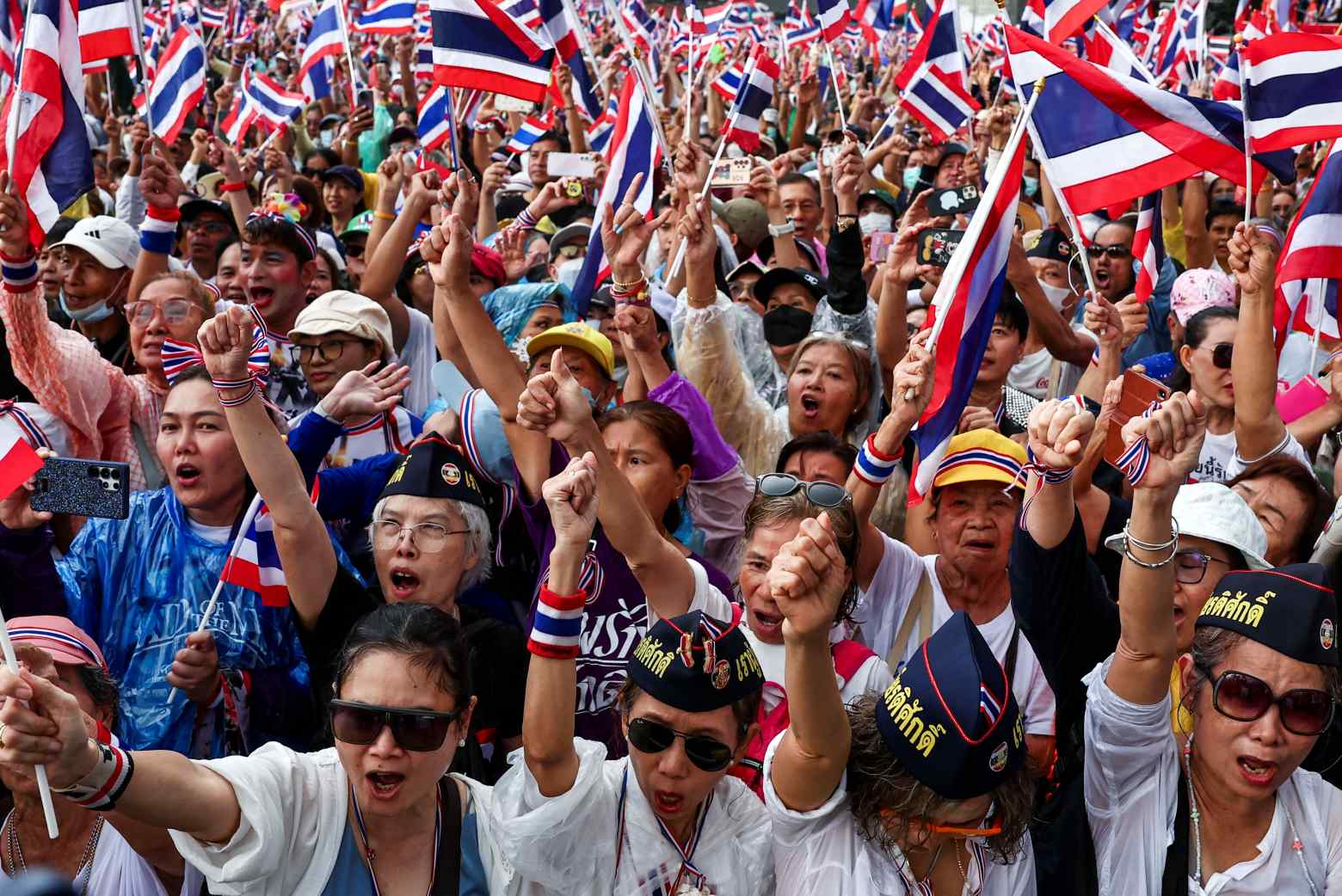 Thousands Rally in Bangkok Demanding Thai PM Resign Over Border Dispute