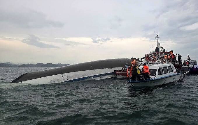 Sudden Storm Capsizes Ha Long Bay Boat, 4 Tourists Missing, 35 Dead