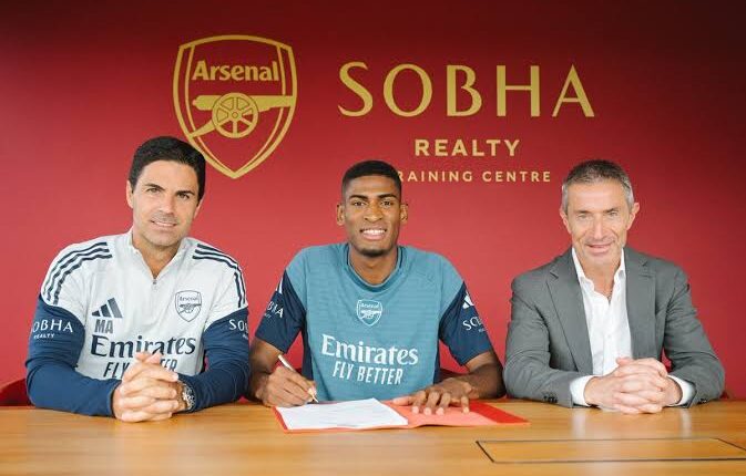 Arsenal Sign Cristhian Mosquera from Valencia in £13m Transfer Deal