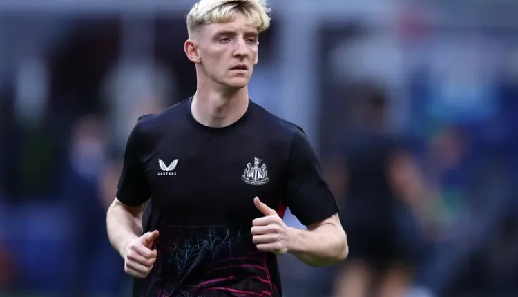 Premier League Explains Gordon’s Red Card After VAR Review in Newcastle-Liverpool Clash