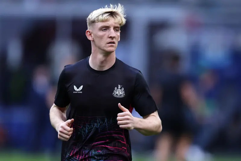 Premier League Explains Gordon’s Red Card After VAR Review in Newcastle-Liverpool Clash
