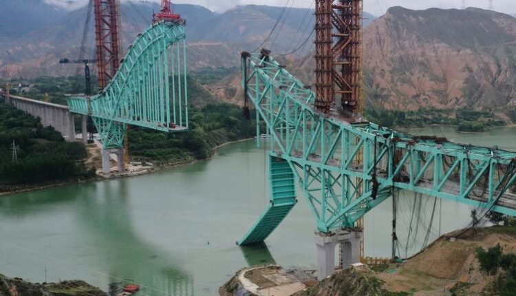 China Bridge Collapse Kills 12; Massive Search Underway for Missing Workers