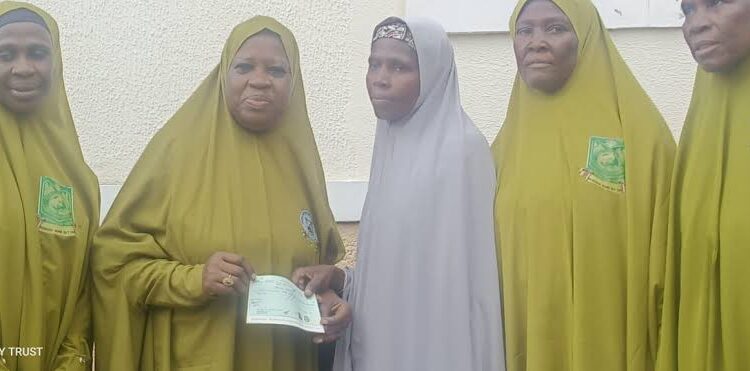 Cleaner Who Returned N4.8m Mistakenly Paid Into Her Account Receives N2.5m Reward from Anonymous Donor