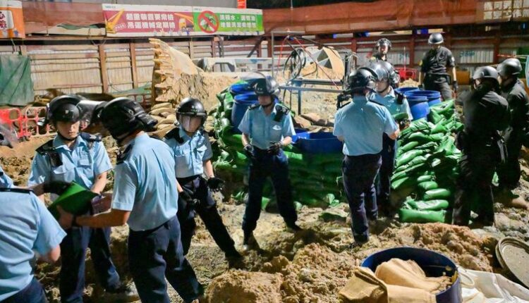 WWII-Era US Bomb Triggers Mass Evacuation in Hong Kong