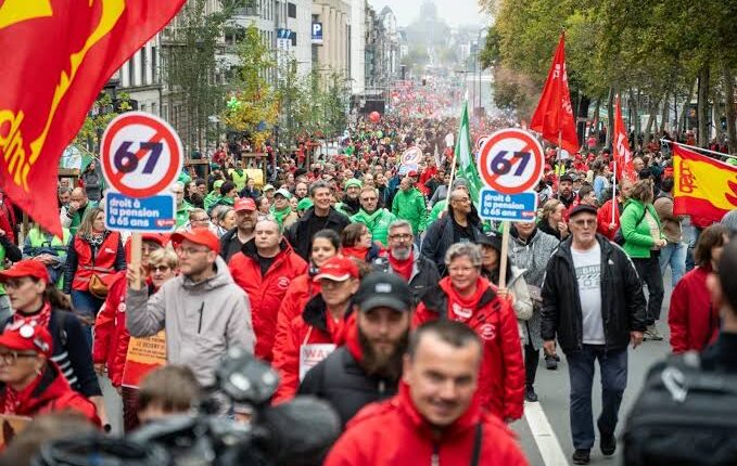 Belgian Police Fire Tear Gas as Tens of Thousands Protest Austerity in Brussels