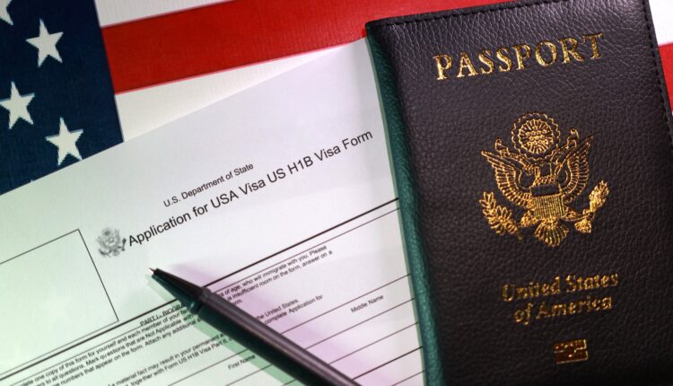 US Suspends Immigration, Asylum Processing for Nationals of 19 Countries After Guard Shooting