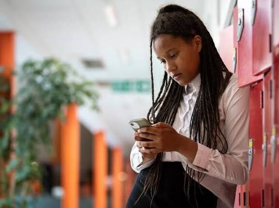 Australia’s Under-16 Social Media Ban Sparks Support, Raises Concerns