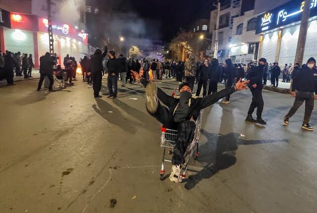 Iran Protests Rock Tehran as Internet Blackout Fuels Fears of Deadly Crackdown