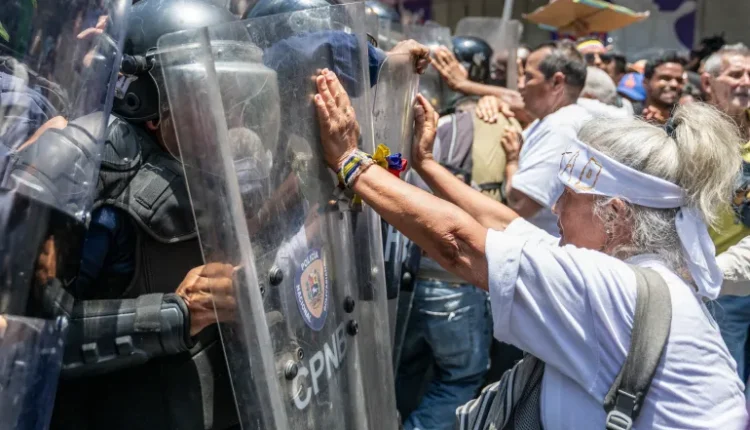 Venezuelan Workers Clash with Police Over Pay and Pension Demands