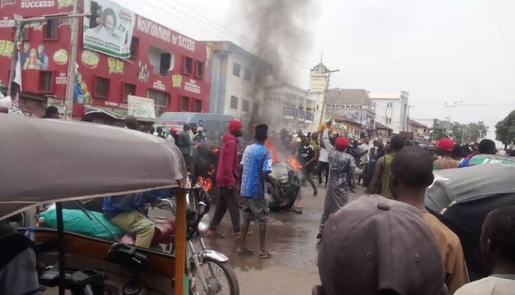 How Mob Sets Tricycle Ablaze After Suspected Phone Snatchers Attack Woman in Jos