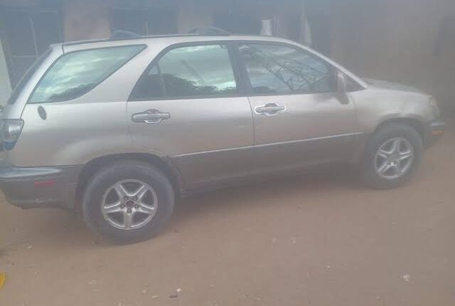 Woman, Security Guard Found Dead as Suspected Robbers Cart Away Lexus Jeep 